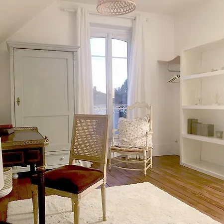 Les Chambres De Louis Le Chesnay  Exterior photo